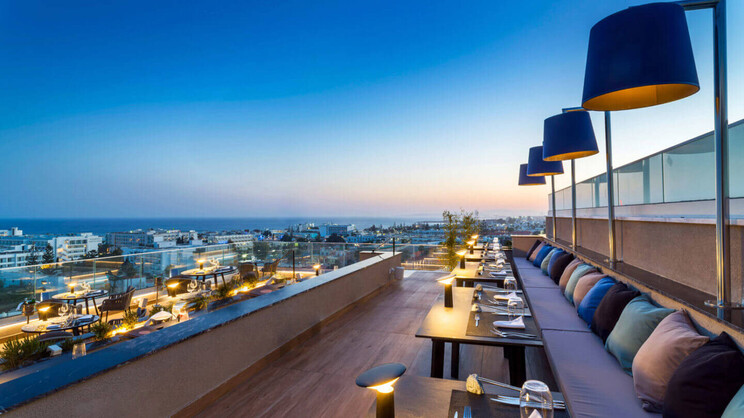 Amanti Madefortwo Hotels